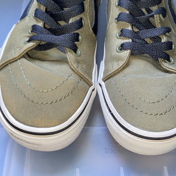 Vans - Picture 2 of 6